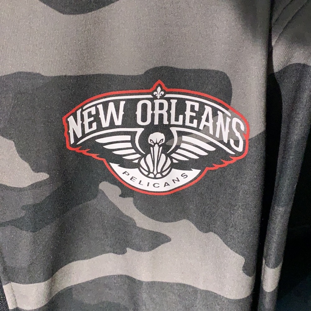 New Orleans Pelicans Jacket. - Picture 2 of 5